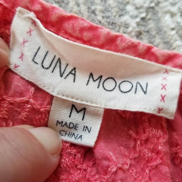 Top. Sleeveless. Coral Embroidered. Luna Moon Brand. Size Medium. - Picture 6 of 8